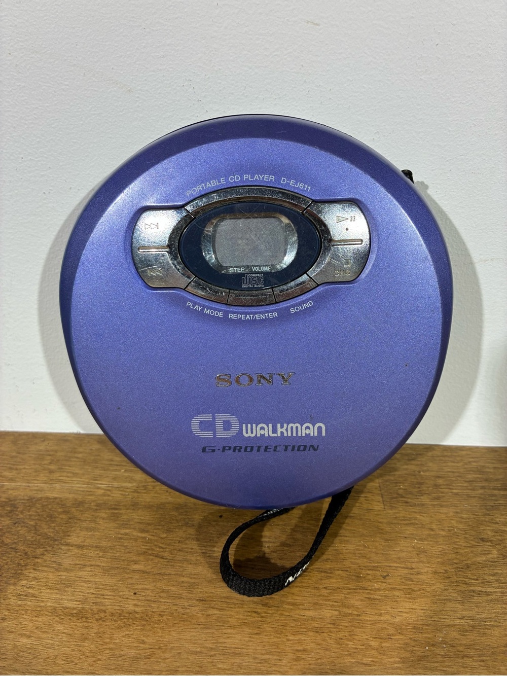 Sony D-EJ611 Portable Walkman CD Player with G-Protection Indigo Tested Working